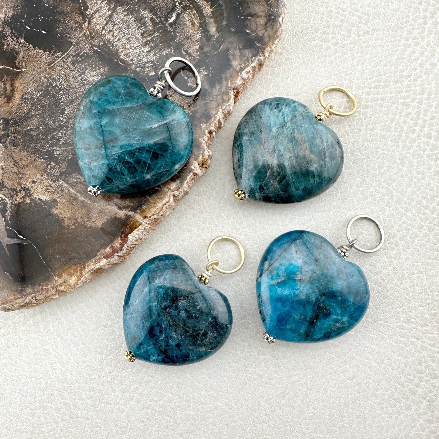 Apatite Heart (L)